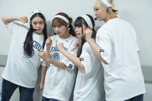 「えびちゅう体育祭」白組の風見和香、中山莉子、小久保柚乃、安本彩花（左から）。