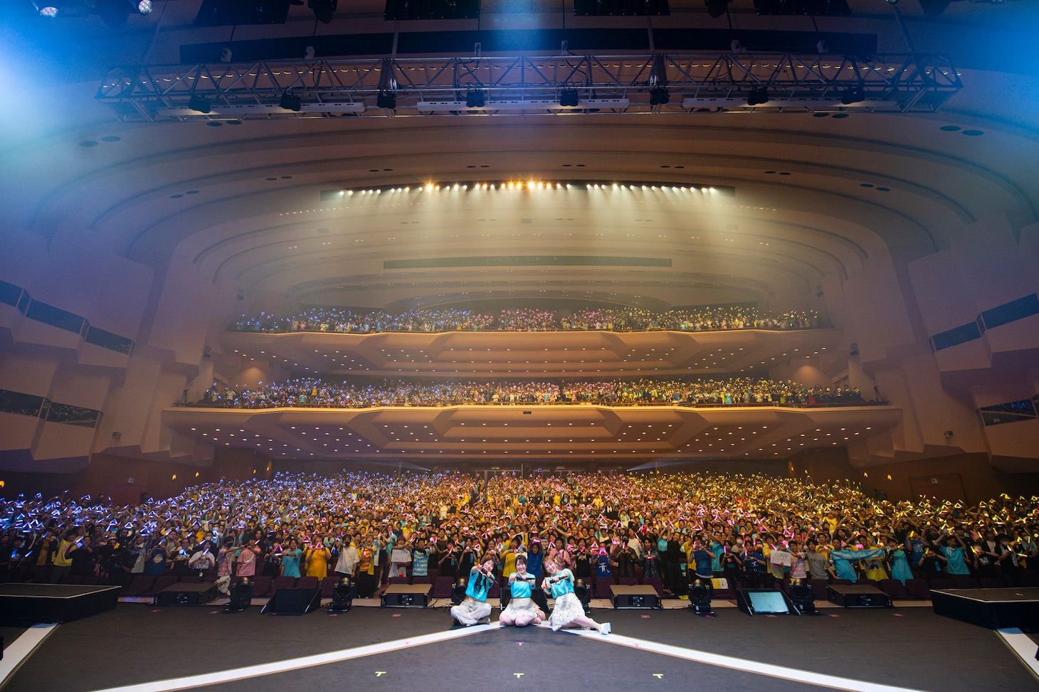 「LAWSON presents TrySail 10th Anniversary Tour 2025 "BestSail”」神奈川・パシフィコ横浜 国立大ホール公演の様子。
