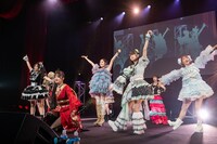 私立恵比寿中学校演劇部によるパフォーマンス。