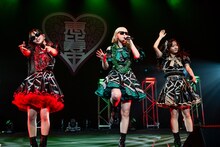 左から桜木心菜、安本彩花、仲村悠菜。