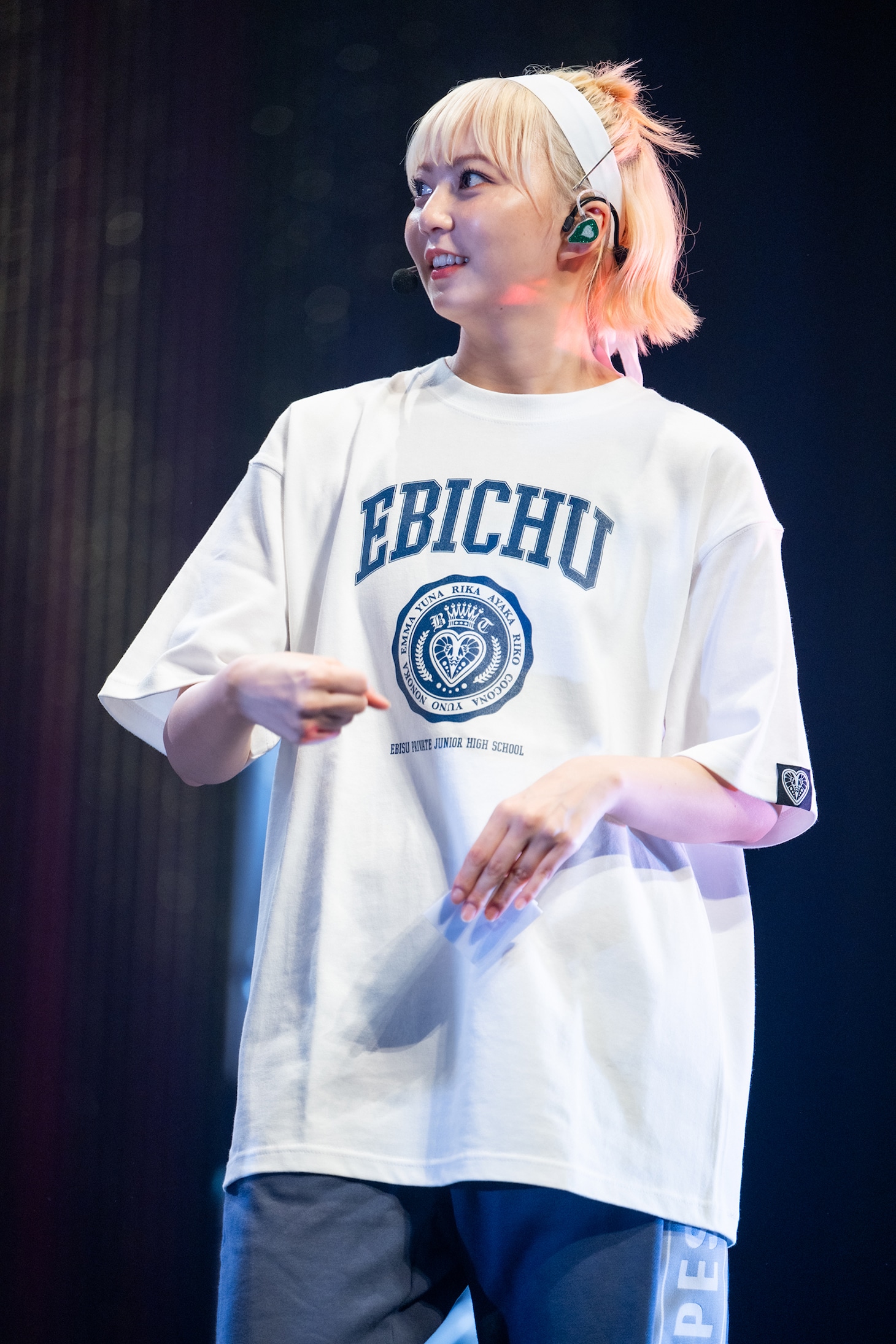 安本彩花