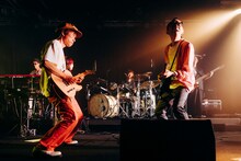 関口“dARTs”道生（G）と木暮晋也（G）。（撮影：苗嘉澍）