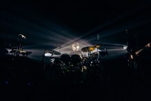 茂木欣一（Dr, Vo）（撮影：苗嘉澍）