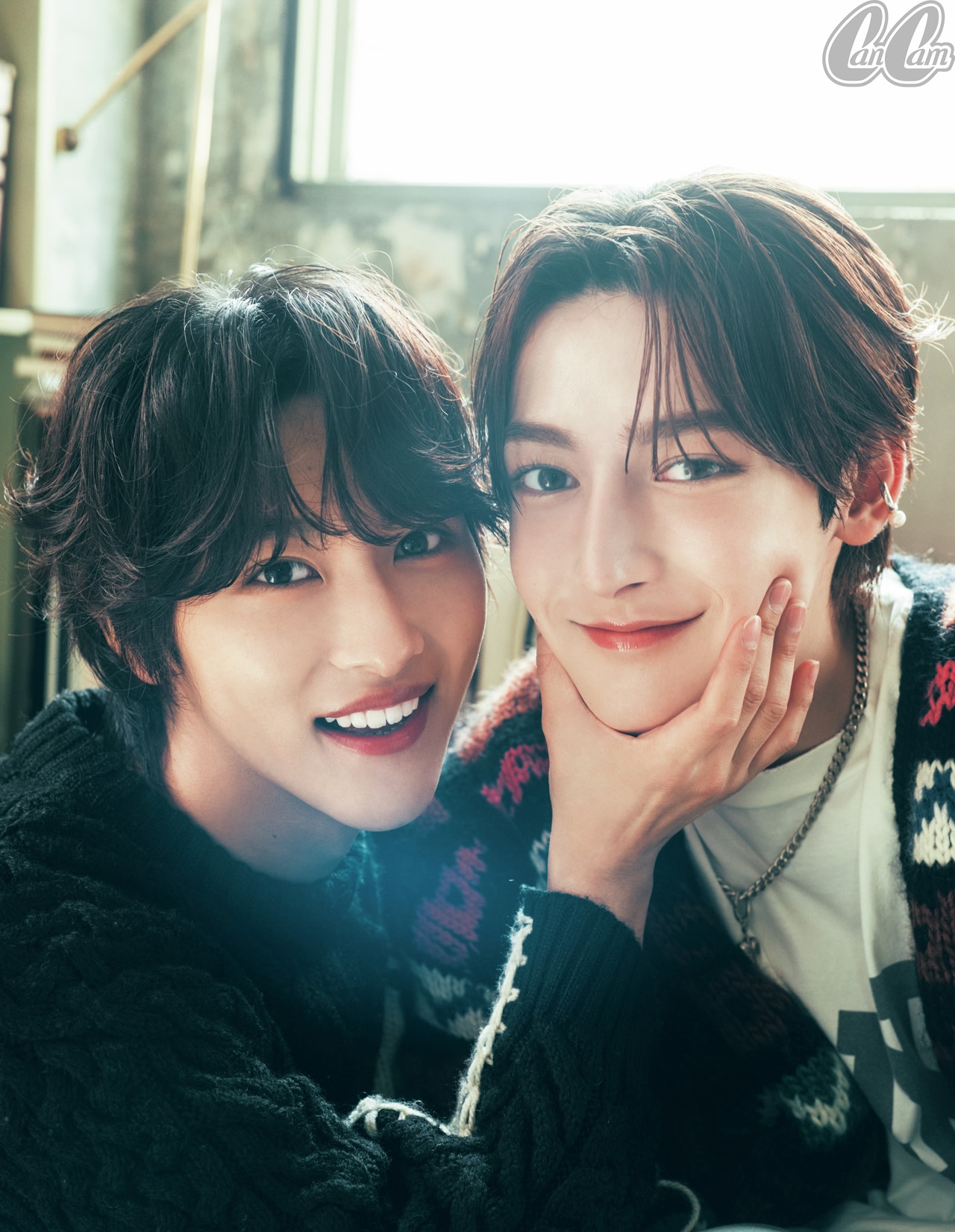 本多大夢×浜川路己＝ROIROMが「CanCam」初登場、2人で“まったり休日”過ごす