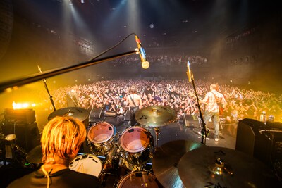 MONOEYESのライブの様子。（撮影：石井麻木）