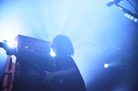 PEDROのライブの様子。（撮影：中野敬久）