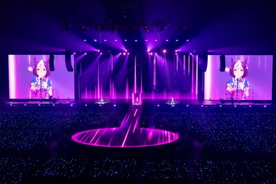 「Never Looking Back」を歌うスペシャルウィークとMachico（トウカイテイオー役）、高野麻里佳（サイレンススズカ役）。©Cygames, Inc.