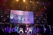 郷ひろみ「Hiromi Go at Nippon Budokan 2025 "THE GREATEST 70 SONGS"」の様子。（撮影：河村美貴［田中聖太郎写真事務所］）