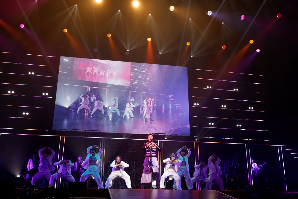 郷ひろみ「Hiromi Go at Nippon Budokan 2025 "THE GREATEST 70 SONGS"」の様子。（撮影：河村美貴［田中聖太郎写真事務所］）