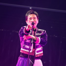 郷ひろみ誕生日ライブ、古稀カラーに染まった武道館でファンと約束「これからも期待に必ず応える」