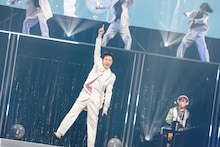 郷ひろみ「Hiromi Go at Nippon Budokan 2025 "THE GREATEST 70 SONGS"」の様子。（撮影：河村美貴［田中聖太郎写真事務所］）