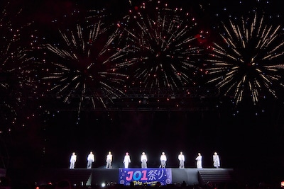 JO1。「JO1 5th Anniversary ～祭り～」より。©LAPONE ENTERTAINMENT