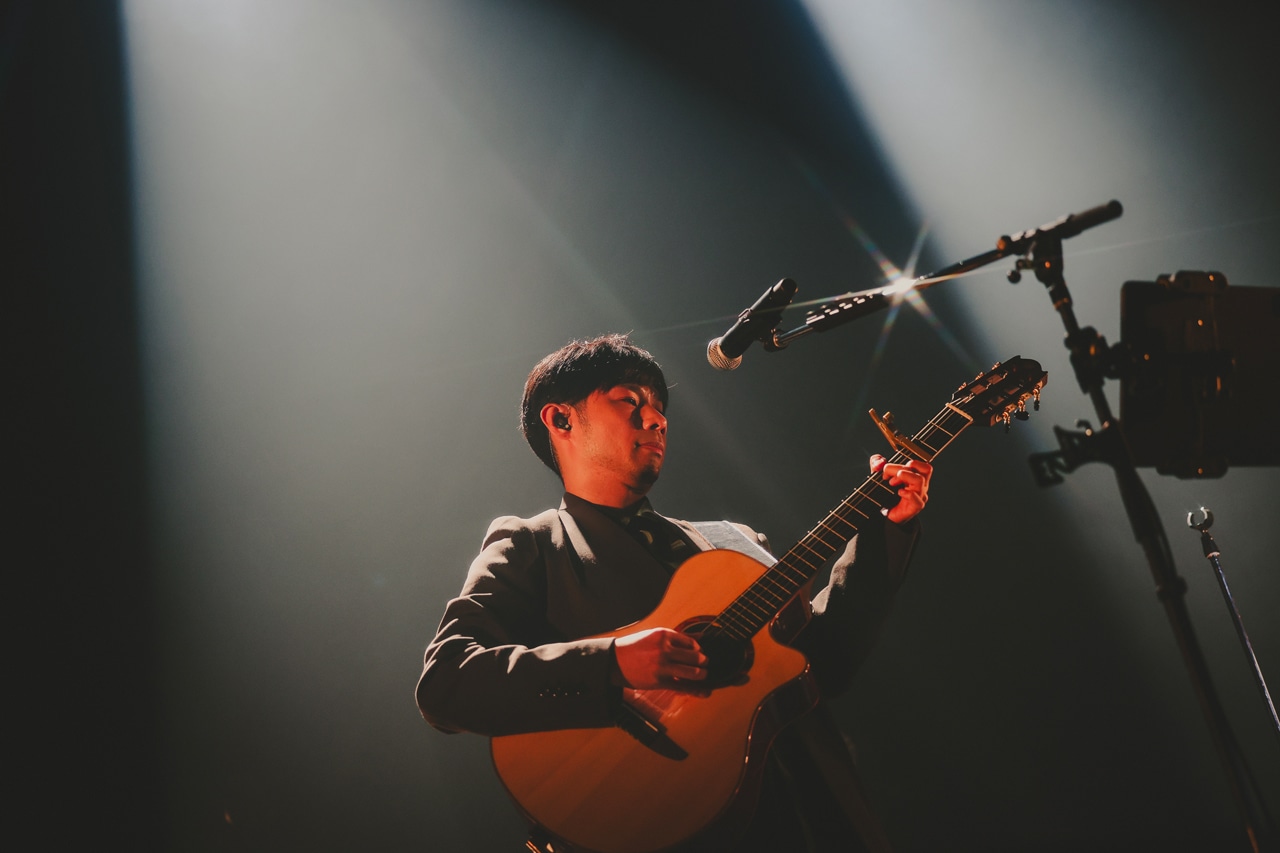 吉田結威（G, Vo）（撮影：白石達也）