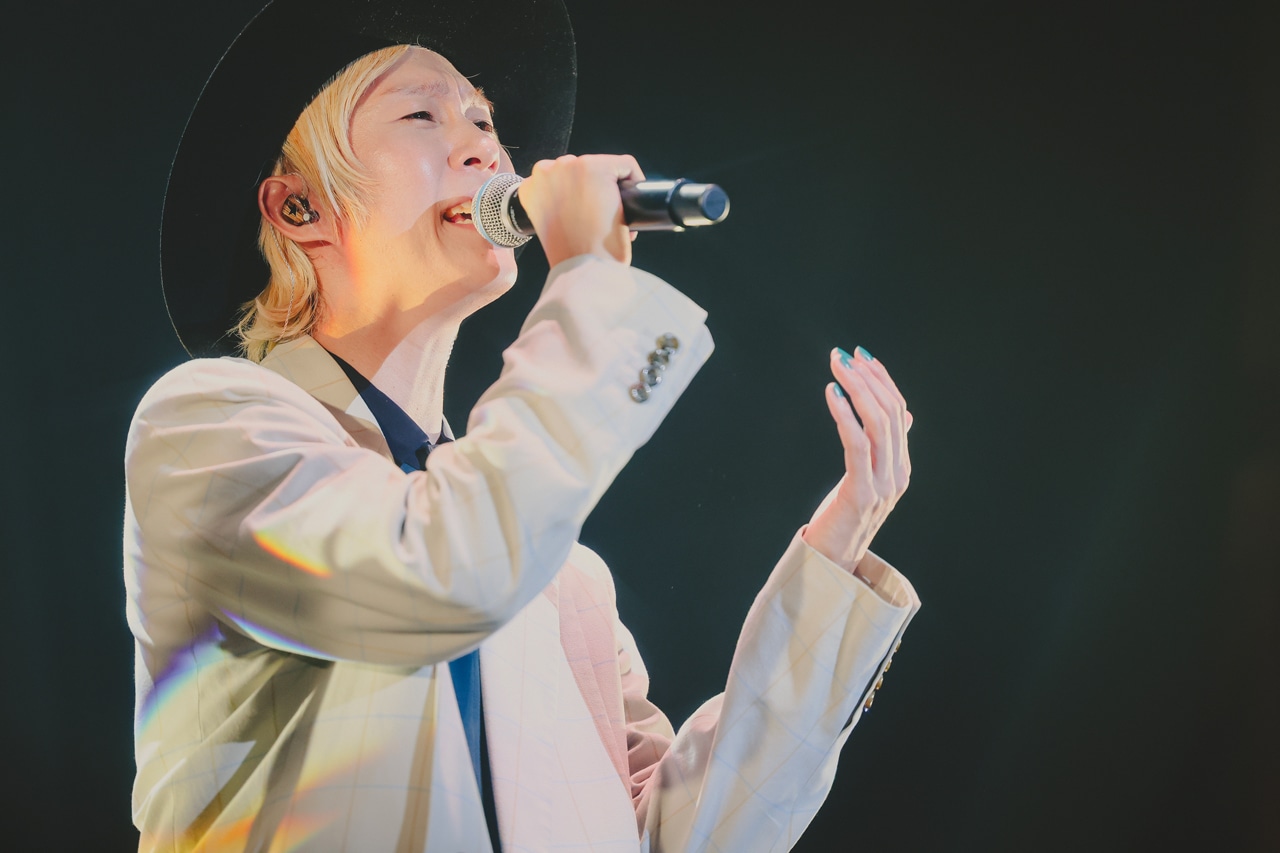 山田義孝（Vo）（撮影：白石達也）