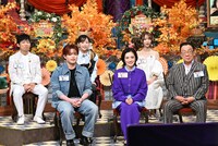 左から石田明（NON STYLE）、吉澤閑也（Travis Japan）、KEIKO（ME:I）、星野真里、弓木奈於（乃木坂46）、梅沢富美男。 ©日本テレビ