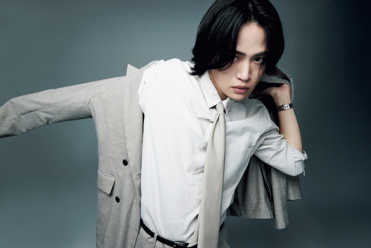 菊池風磨「Oggi」で色気があふれ出す、新連載タイトルは本人考案