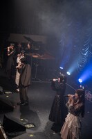 ピアノの連弾で盛り上がる清 竜人25。