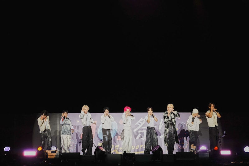 JO1。「JO1 5th Anniversary ～祭り～」より。©LAPONE ENTERTAINMENT