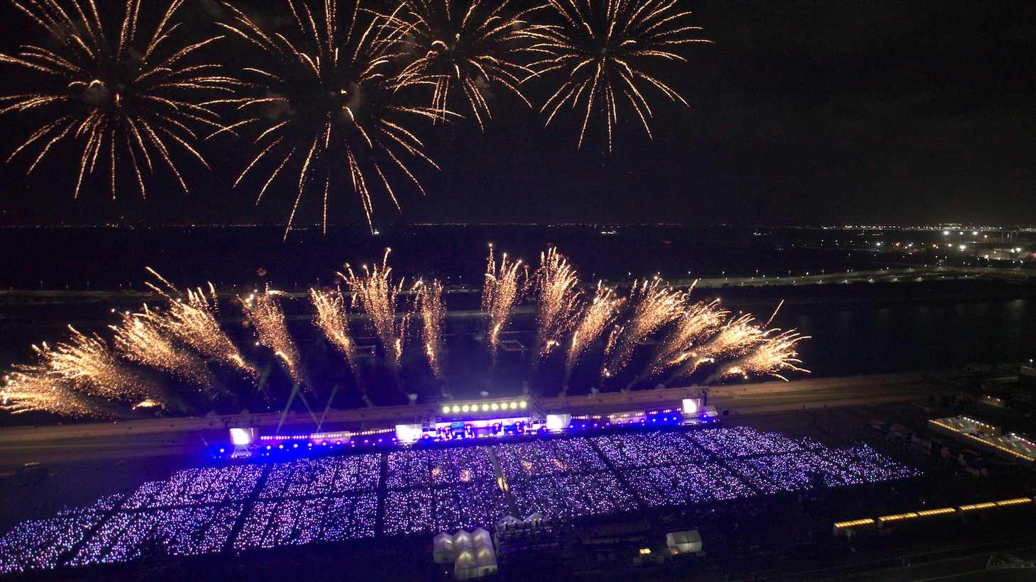 「JO1 5th Anniversary ～祭り～」の様子。©LAPONE ENTERTAINMENT