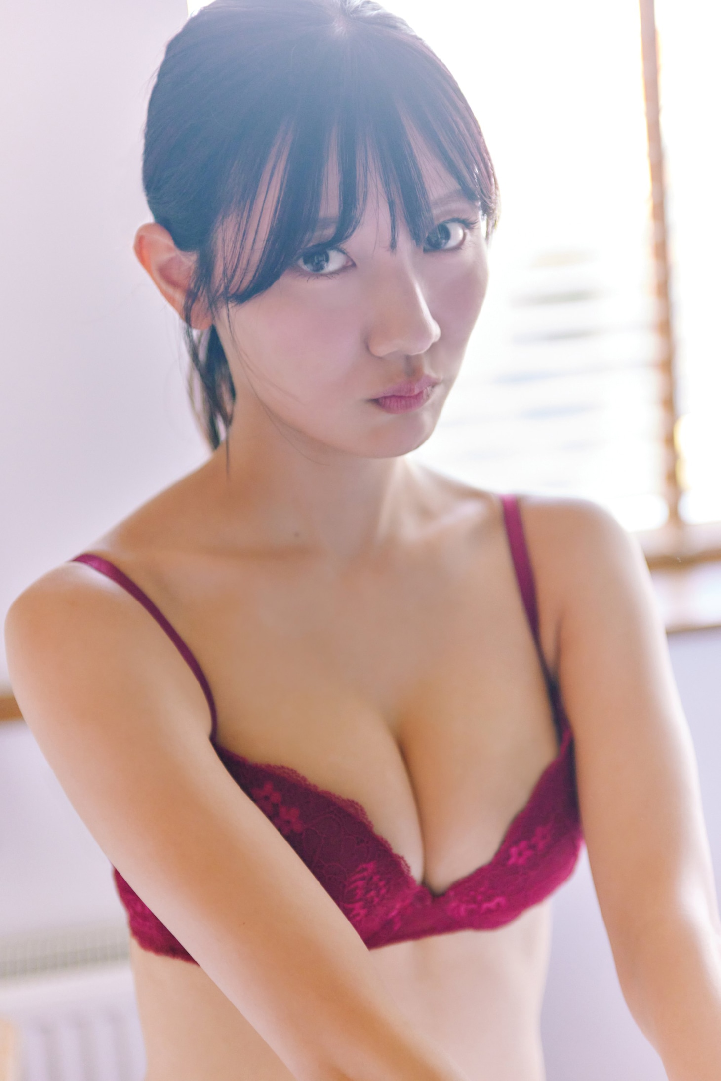 河田陽菜、照れ隠しで口をキュッ