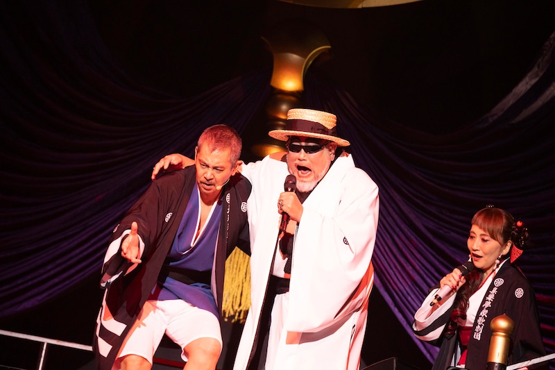 左から竹下宏太郎、ジェームス小野田、MINAKO。（撮影：キセキミチコ［KISEKI inck］）