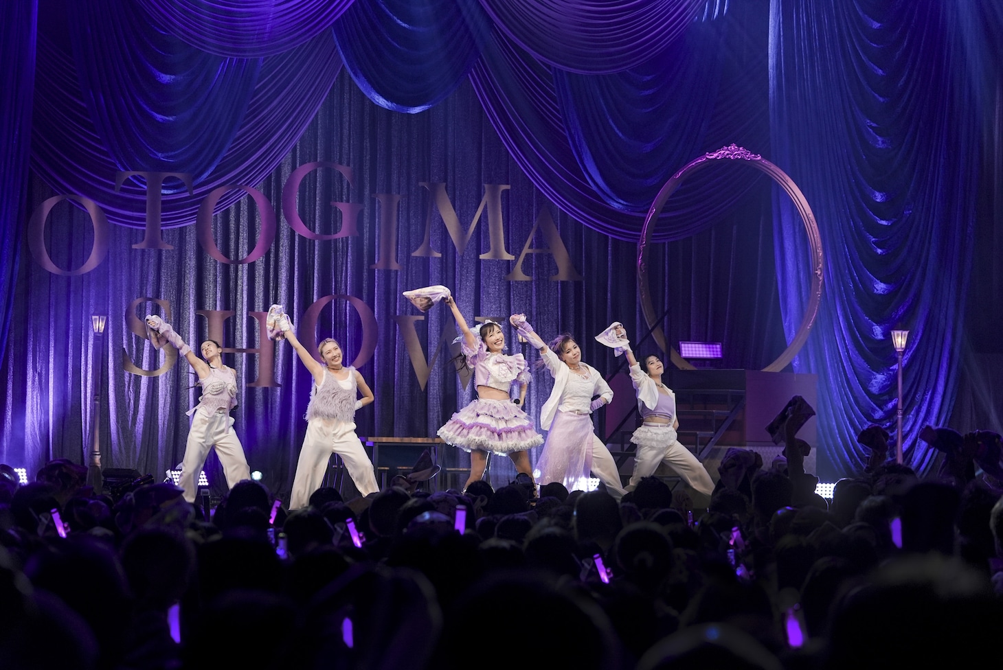 「高城れに『OTOGIMASHOW』Solo Concert Tour 2025」最終公演の様子。（Photo by HAJIME KAMIIISAKA）