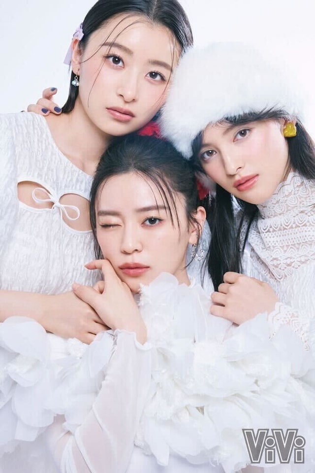 上から超ときめき♡宣伝部の杏ジュリア、菅田愛貴、坂井仁香。