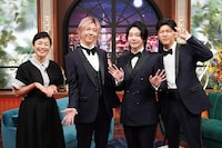 左から有働由美子、Mrs. GREEN APPLE。©日本テレビ