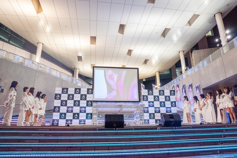 「Corner of my heart」のMVをお披露目するWHITE SCORPION。