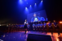 ファンとメンバーに向けて手紙を読み上げる山口結杏。（撮影：斉藤明）