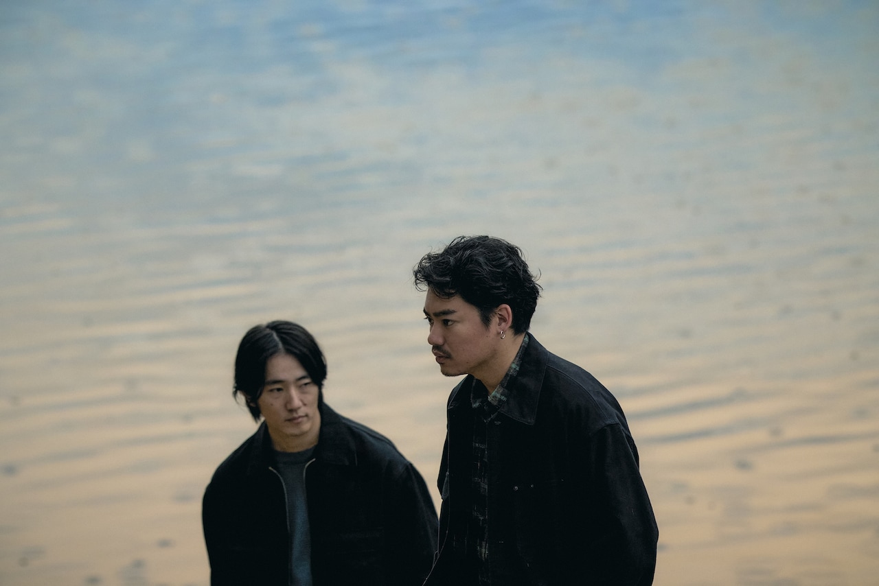 The finの新しいアーティスト写真.。左からKaoru Nakazawa（B, Syn）、Yuto Uchino（Vo, G, Syn）。