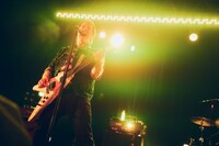 ティム・ウィーラー（Vo, G / Ash）（撮影：山川哲矢）