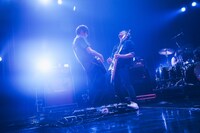 喜多建介（G / ASIAN KUNG-FU GENERATION）とティム・ウィーラー（Vo, G / Ash）（撮影：山川哲矢）