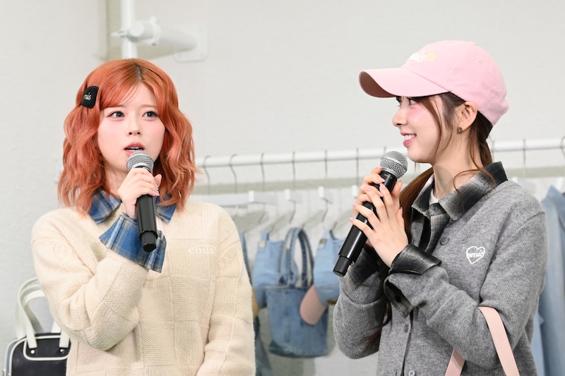 NiziUのRIKUとMIIHI。