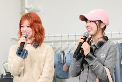 NiziUのRIKUとMIIHI。