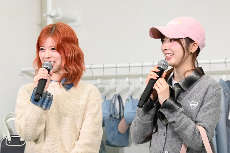 NiziUのRIKUとMIIHI。