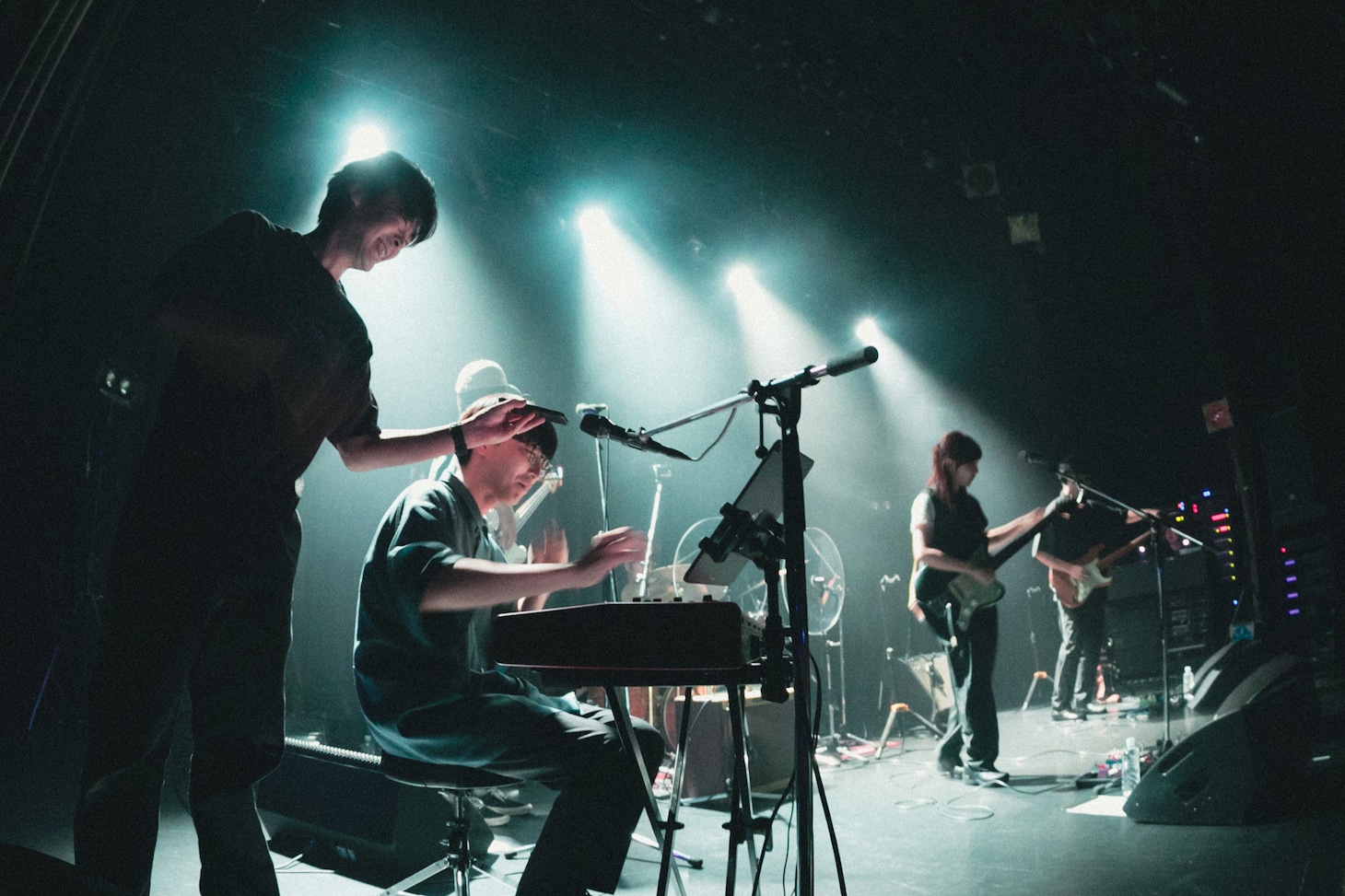 角張渉とmei eharaバンド。（撮影：廣田達也）