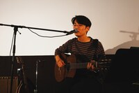 「キネマ旬報シアター応援独奏会」リハーサル時の折坂悠太。