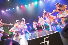 フューチャーサイダー“ちゃの仲間たち”とはしゃいだ3周年ライブ、新曲でフロア一面がオレンジに