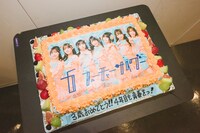 フューチャーサイダーの結成3周年を祝うケーキ。