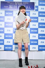 記者からの無茶振りに笑う福田真琳（つばきファクトリー）。