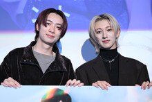 左から冨田侑暉（龍宮城）、NAOYA（MAZZEL）。