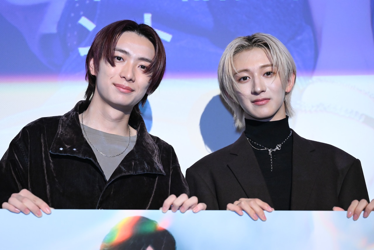 左から冨田侑暉（龍宮城）、NAOYA（MAZZEL）。