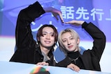 左から冨田侑暉(龍宮城)、NAOYA(MAZZEL)。