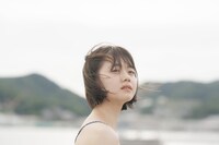 福田真琳（つばきファクトリー）の写真集「MARINE」より。