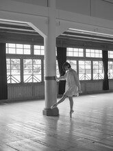 福田真琳（つばきファクトリー）の写真集「MARINE」より。