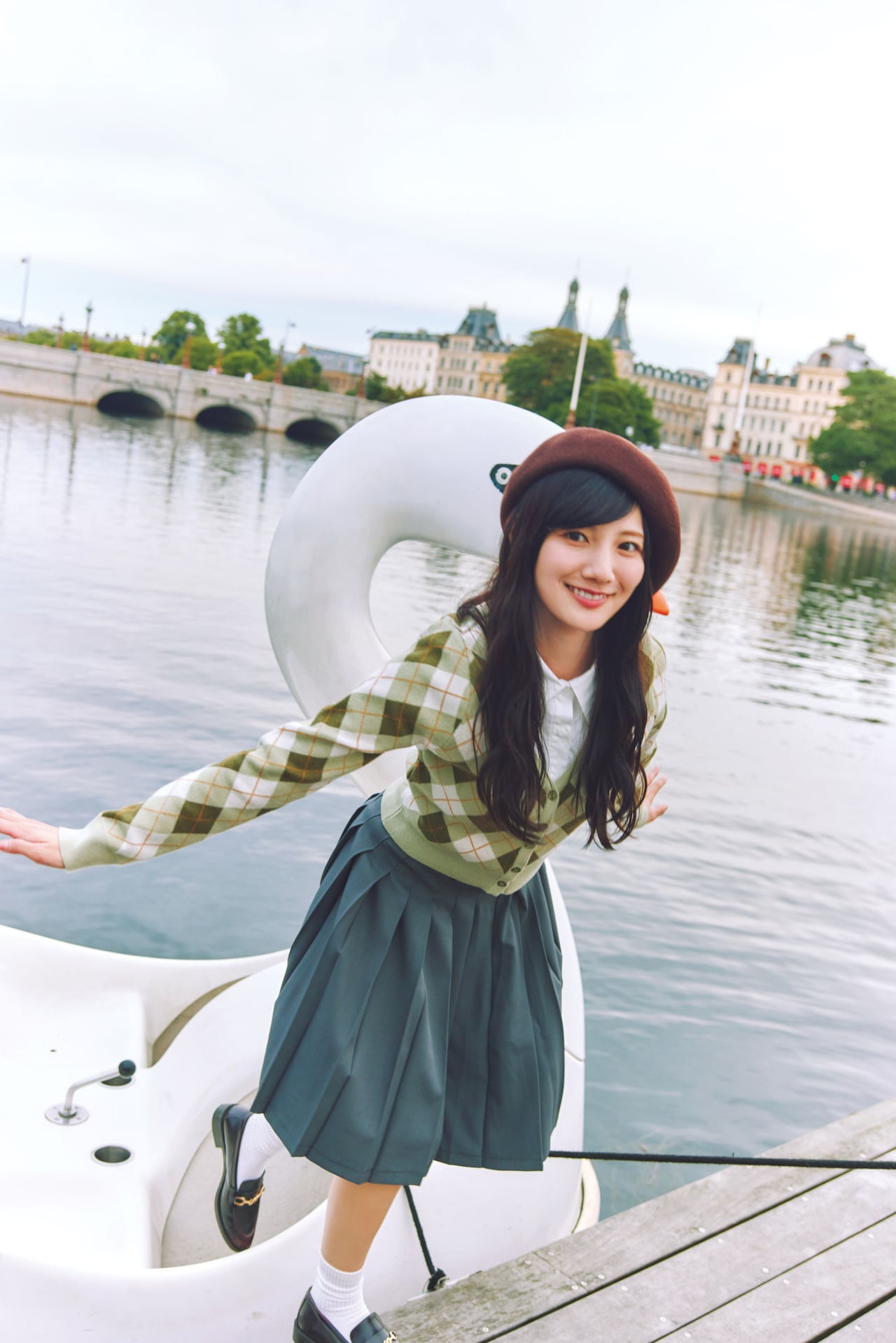 河田陽菜、スワンボートで街並み楽しみました
