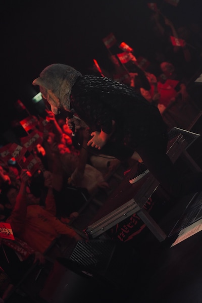 「MAN WITH A MISSION‘HOWLING ACROSS THE WORLD’UK/EU TOUR 2025」オーストリア・ウィーン公演の様子。