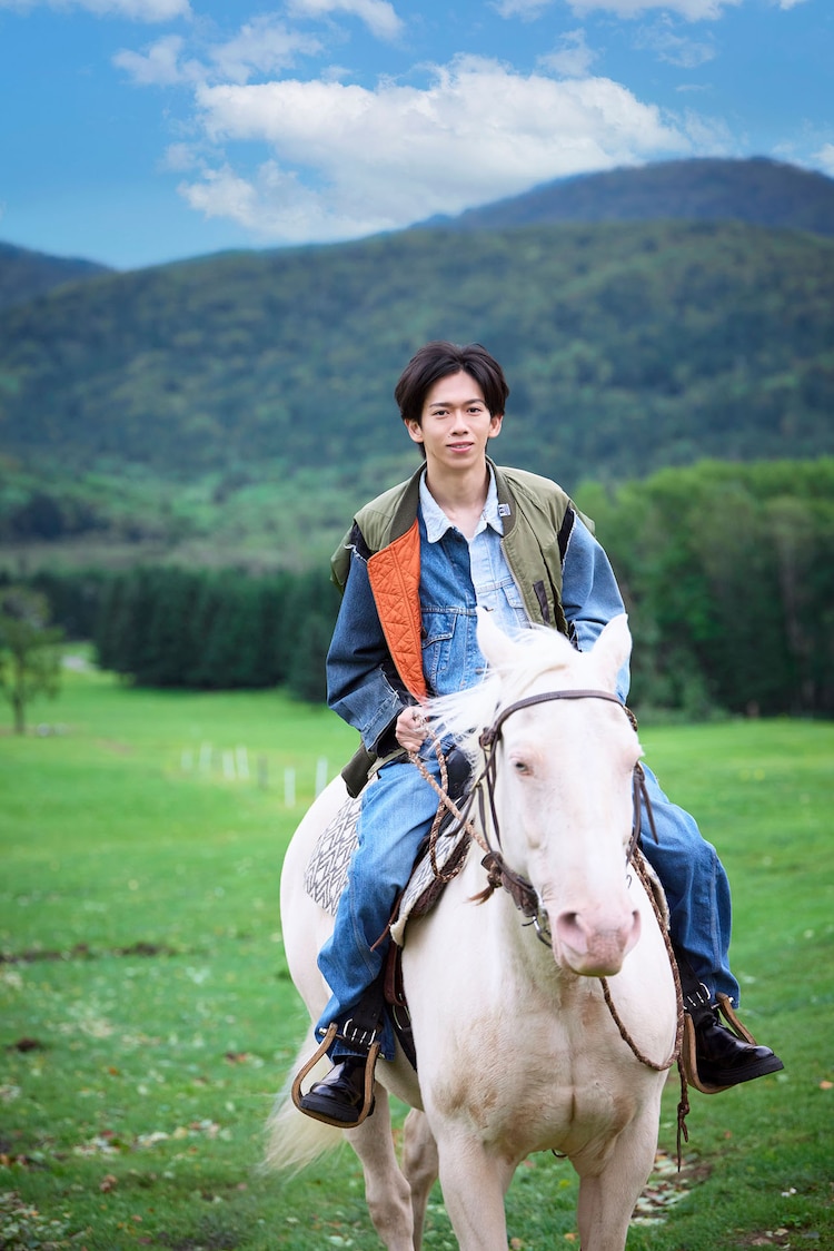 RYOGA THE CARD ～Eternal Moment～」より、白馬にまたがるリョウガ 