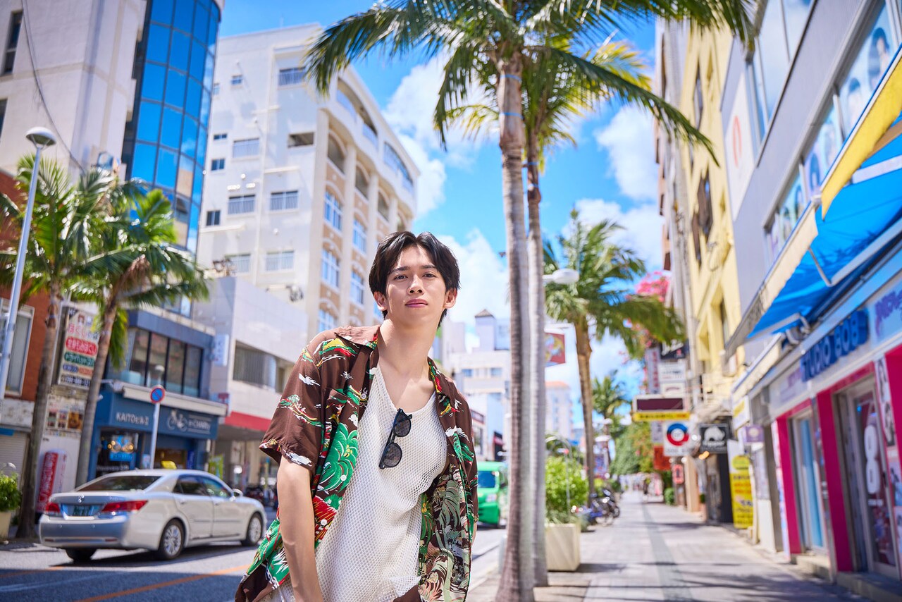 超特急 リョウガ 股下3km”の超特急リョウガ、日本列島を股にかける─300種トレカ